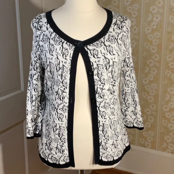 ‼️SALE 3/$35‼️ Nouveaux Button down sweater - Picture 1 of 7